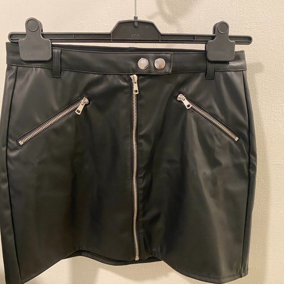 Faux Leather Moto Mini Skirt - Picture 2 of 4